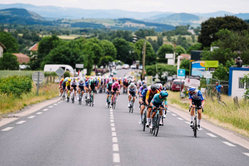 Breakaway Sprint Victory! Simmons Claims Stage 4 Win at Tour Auvergne-Rhône-Alpes, Bodin Retains Overall Leader's Jersey