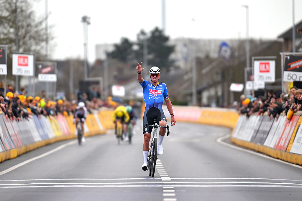 2026 E3 Saxo Classic Thrills as Van der Poel Completes Hat-Trick in Dramatic Finale