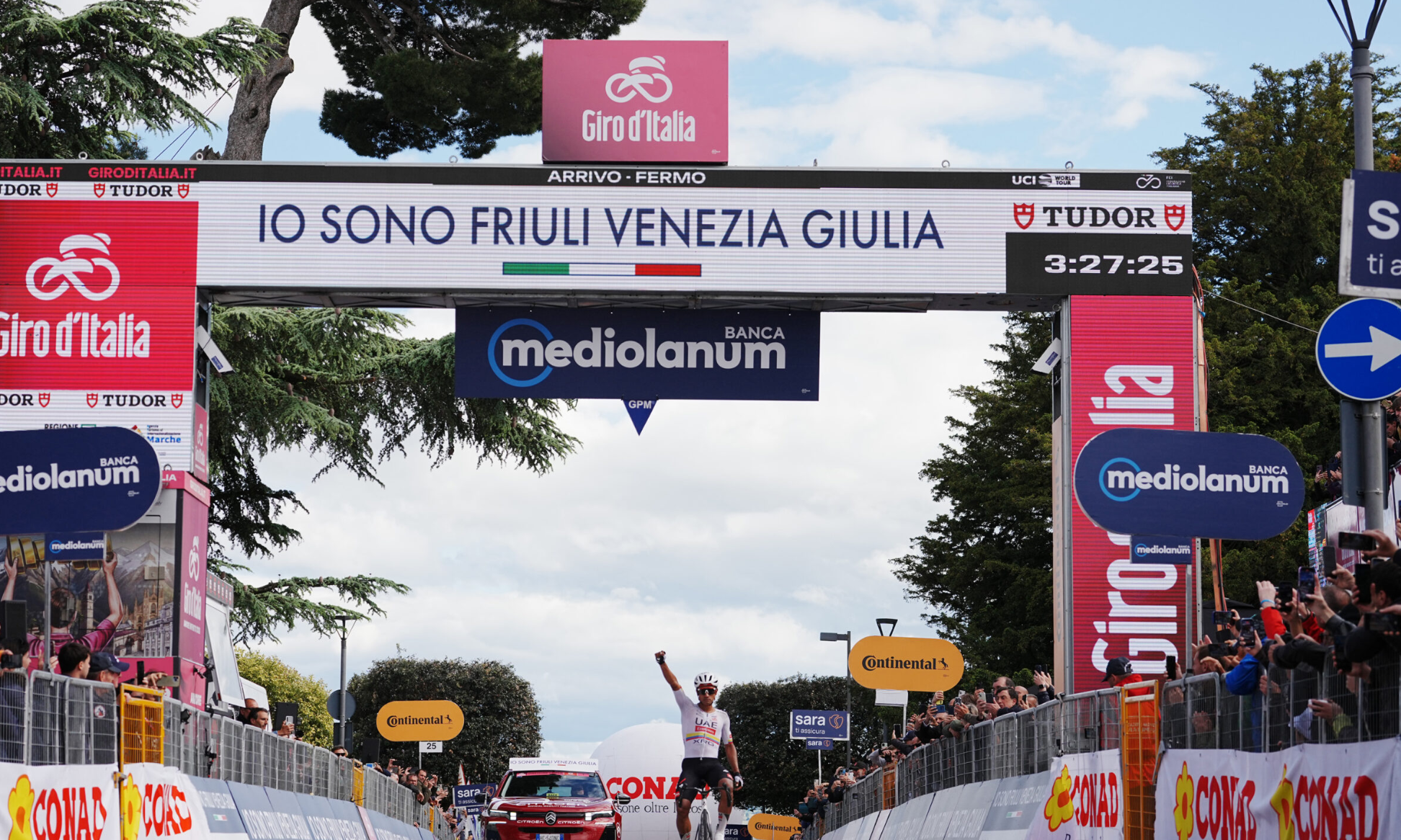 Solo Victory! Narváez Conquers Steep Climb on Giro d’Italia Stage 8, Almeida Defends Pink Jersey